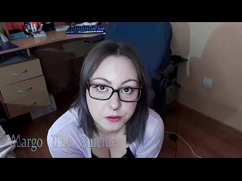 ❤️ Секси девојка со наочари длабоко го цица дилдото на камерата ☑ Порно на mk.xsexshop.ru ❌❤